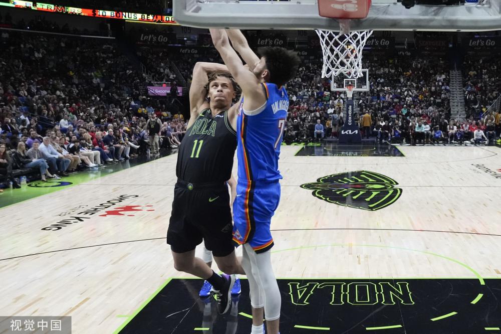 中展现出 中展现出